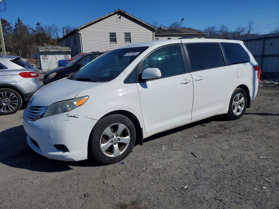 2017 Toyota Sienna le 8 Passenger