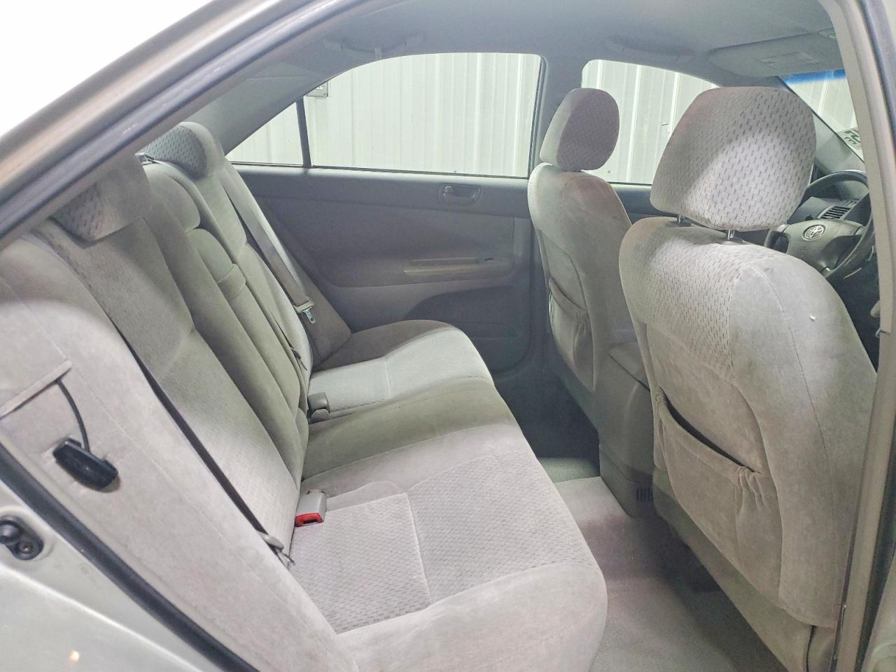 2004 Toyota Camry le
