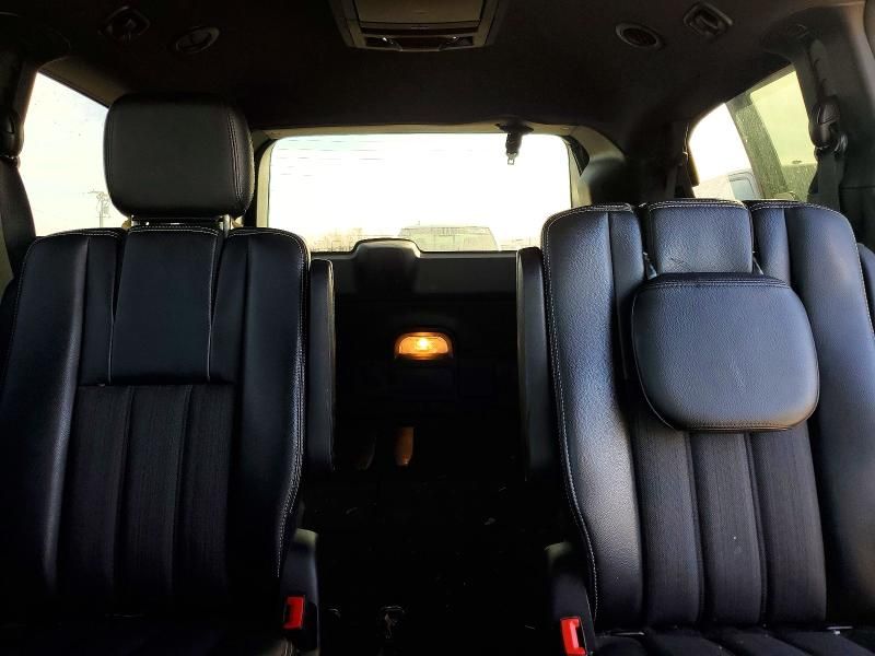 2014 Chrysler Town & Country s