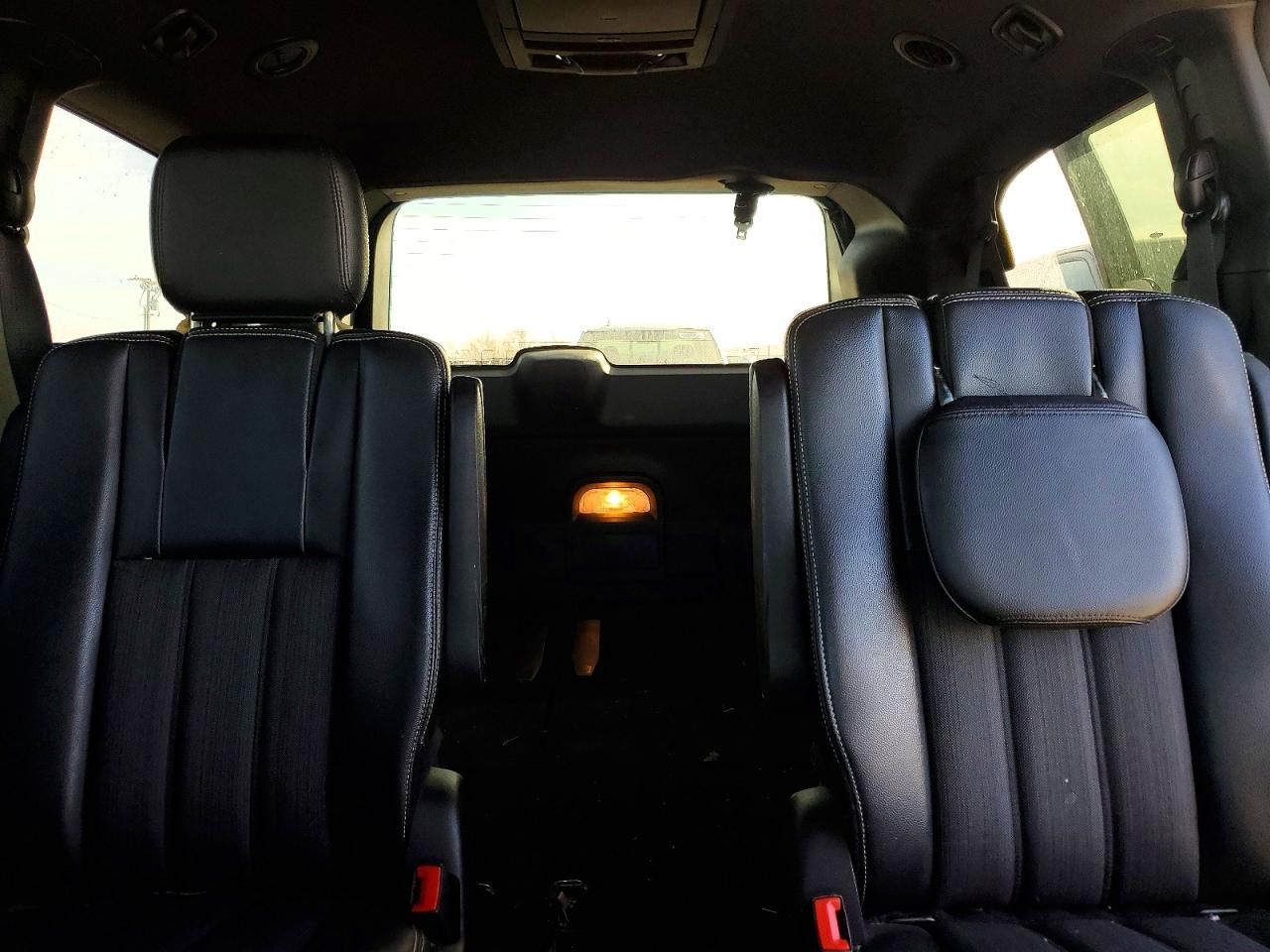 2014 Chrysler Town & Country s