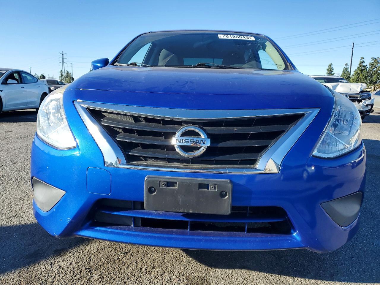2016 Niss Versa s