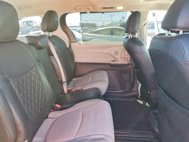 2023 Toyota Sienna le 8-passenger
