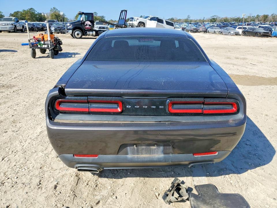 2016 Dodge Challenger sxt