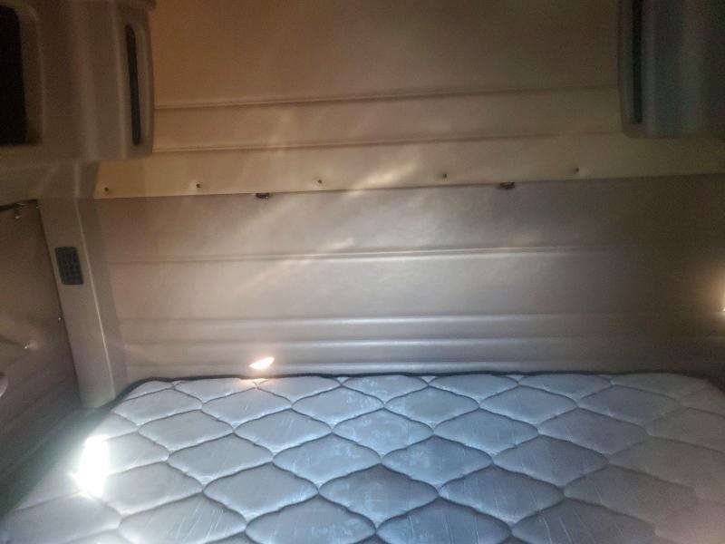 2018 Peterbilt 389 Semi Truck