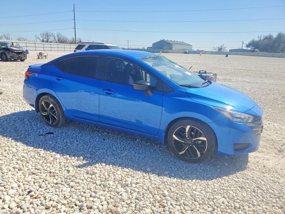 2024 Nissan Versa sr