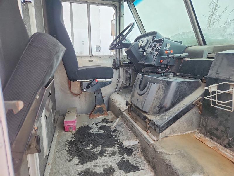 2004 Freightliner Chassis M Line WALK-IN Van