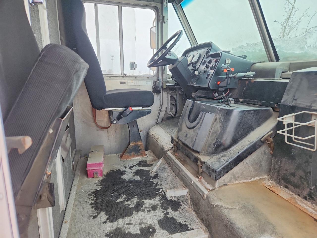 2004 Freightliner Chassis M Line WALK-IN Van