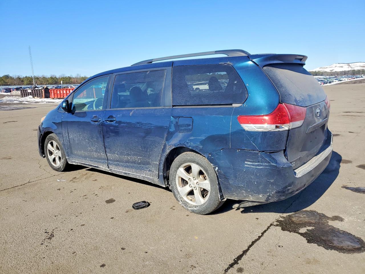 2011 Toyota Sienna le
