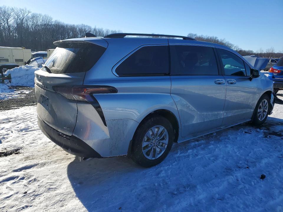 2025 Toyota Sienna xle 8-passenger