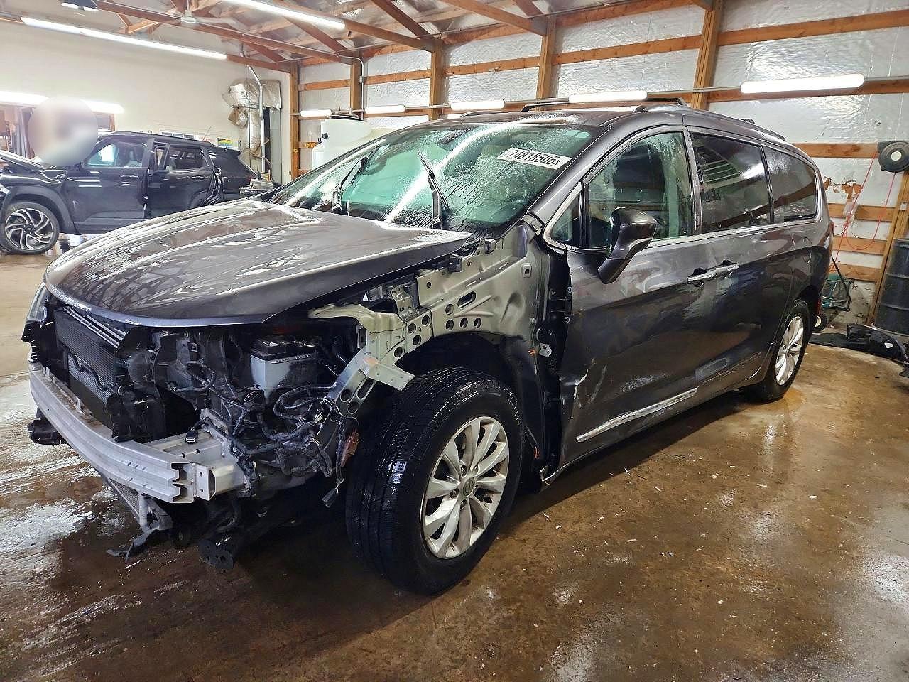 2018 Chrysler Pacifica Touring l