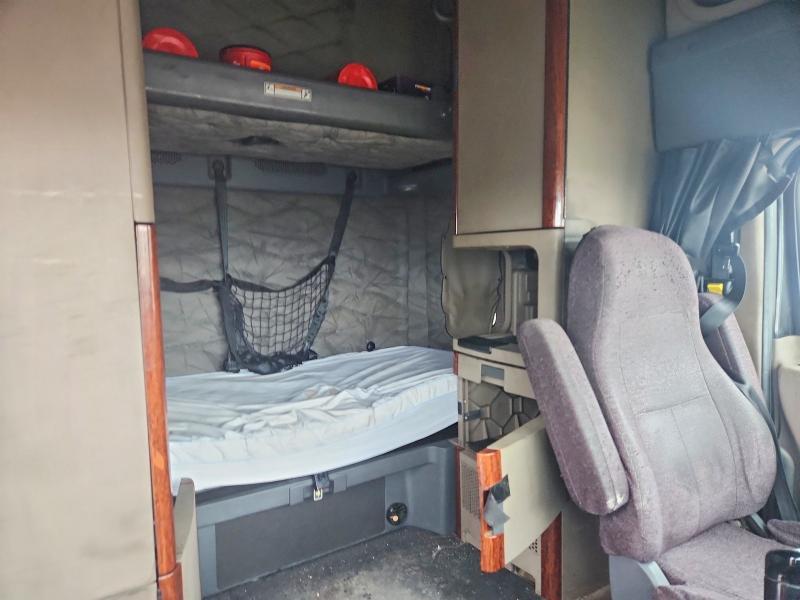 2013 Freigliner 2013 Freightliner Cascadia Semi Truck