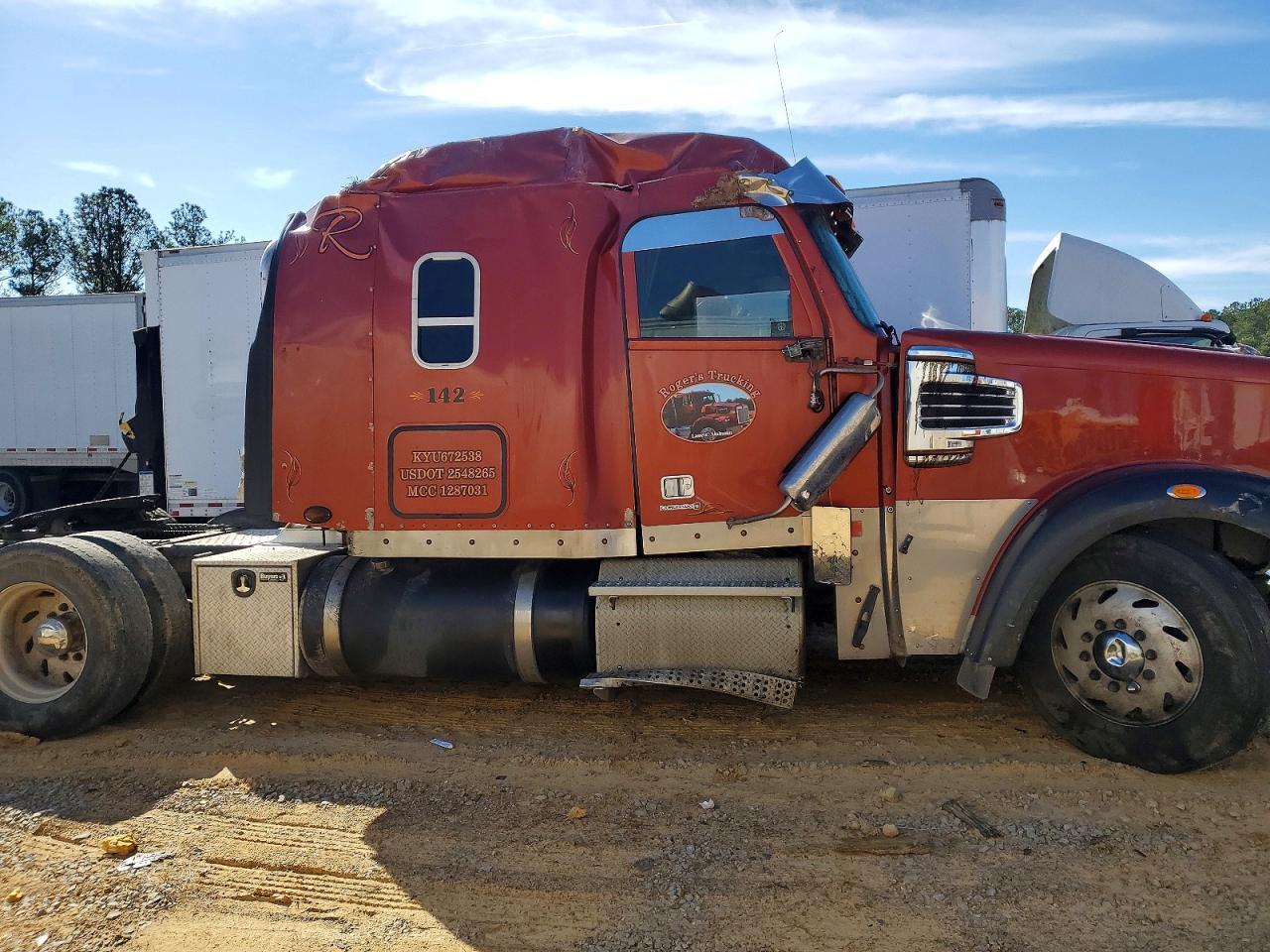2014 Freightliner CORONDO132 Semi Truck