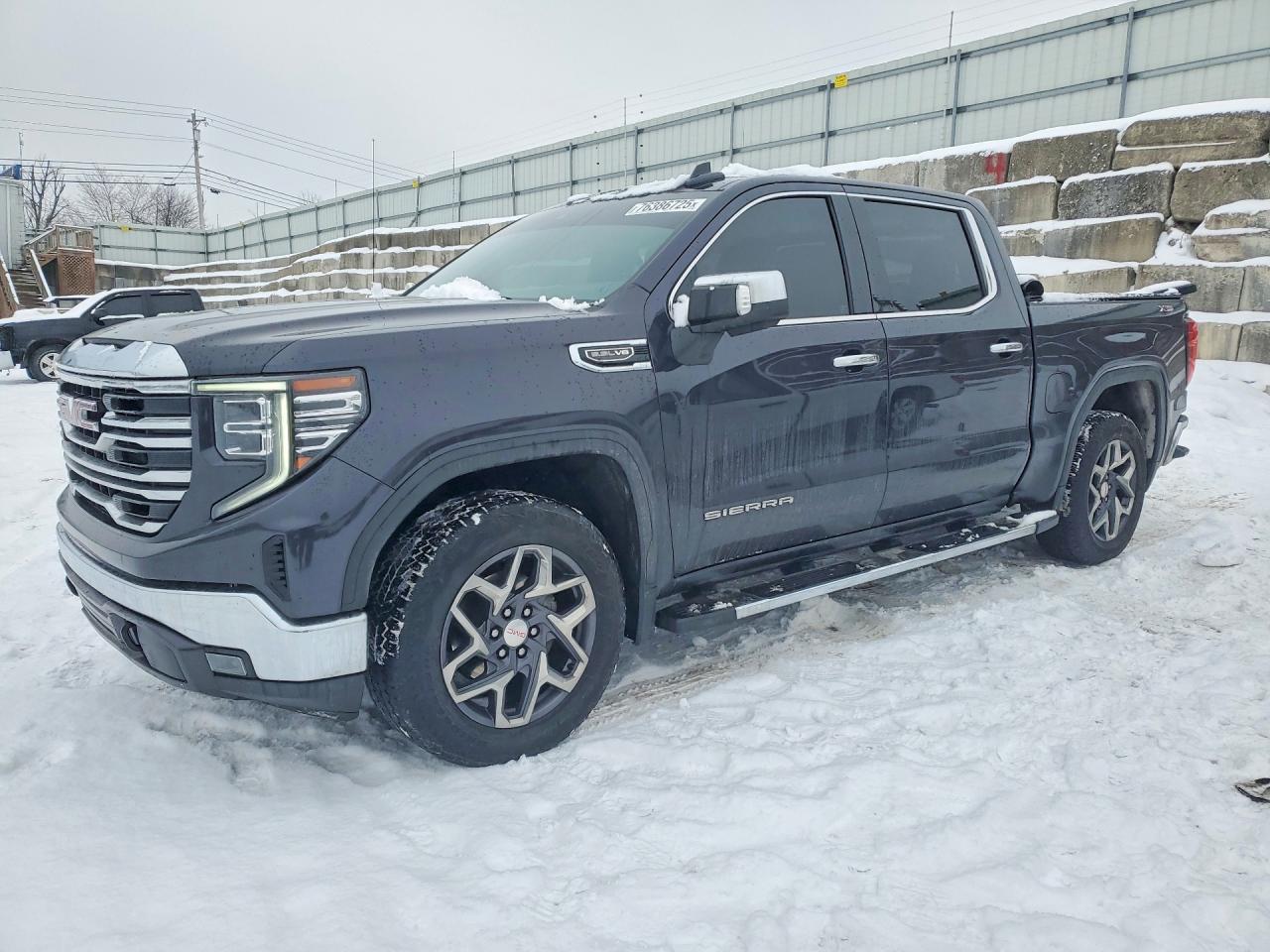 2022 GMC Sierra K1500 slt