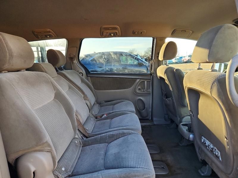 2006 Toyota Sienna le 8 Passenger
