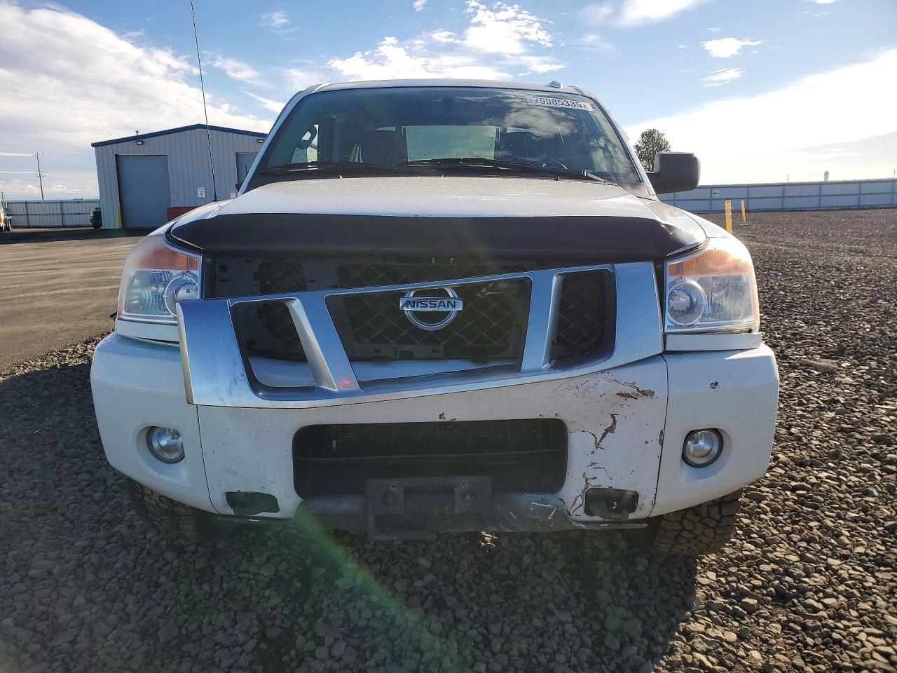 2013 Nissan Titan SV