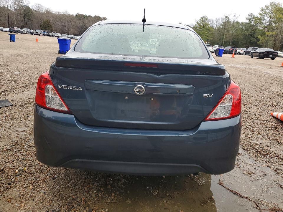 2017 Niss Versa s