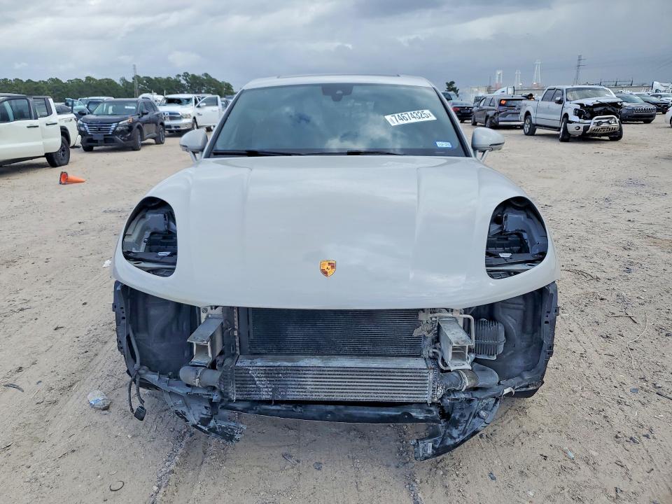 2023 Porsche Macan Base