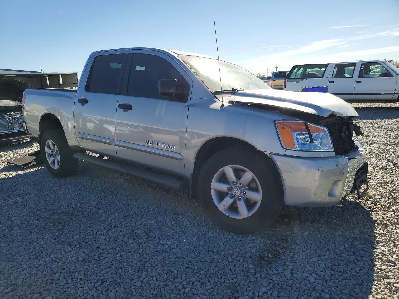 2011 Niss Titan s