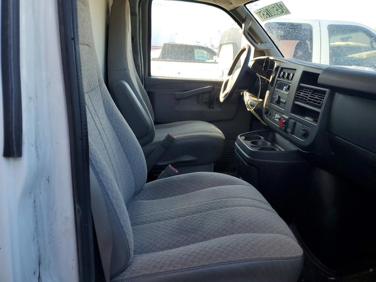 2018 Chevrolet Express BOX Truck