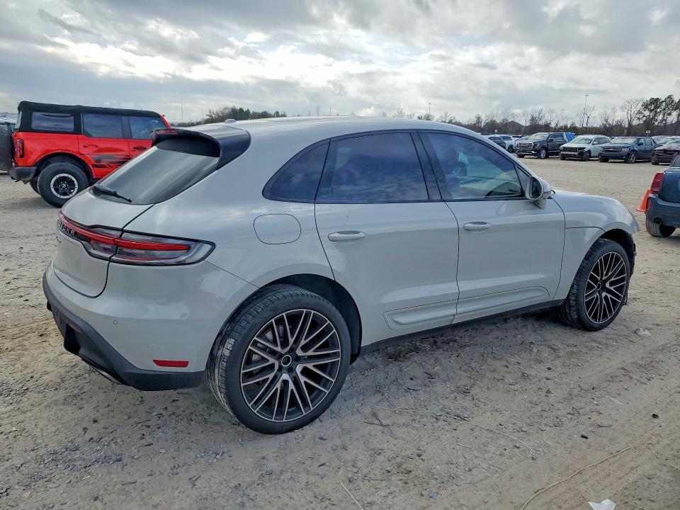 2023 Porsche Macan Base