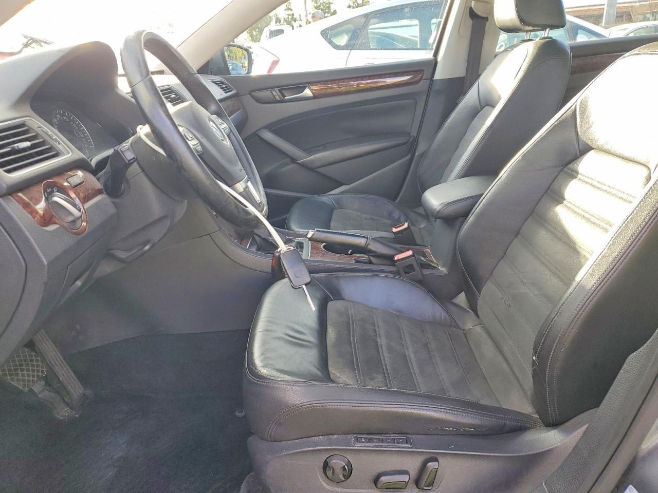 2013 Volkswagen Passat sel