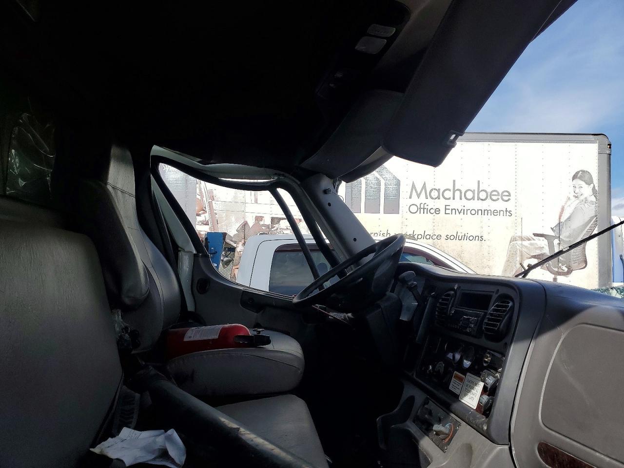 2017 Freightliner Business Class M2 BOX Truck