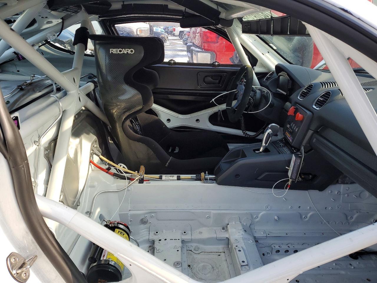 2020 Porsche Cayman GT4