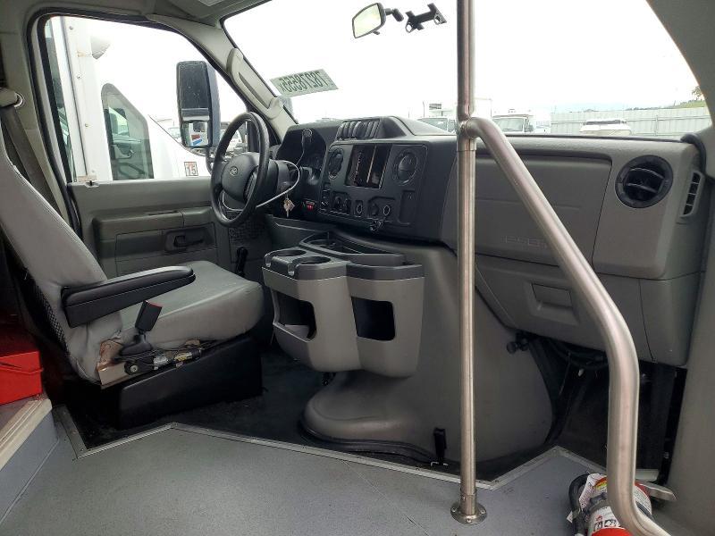 2017 Ford Econoline-bus