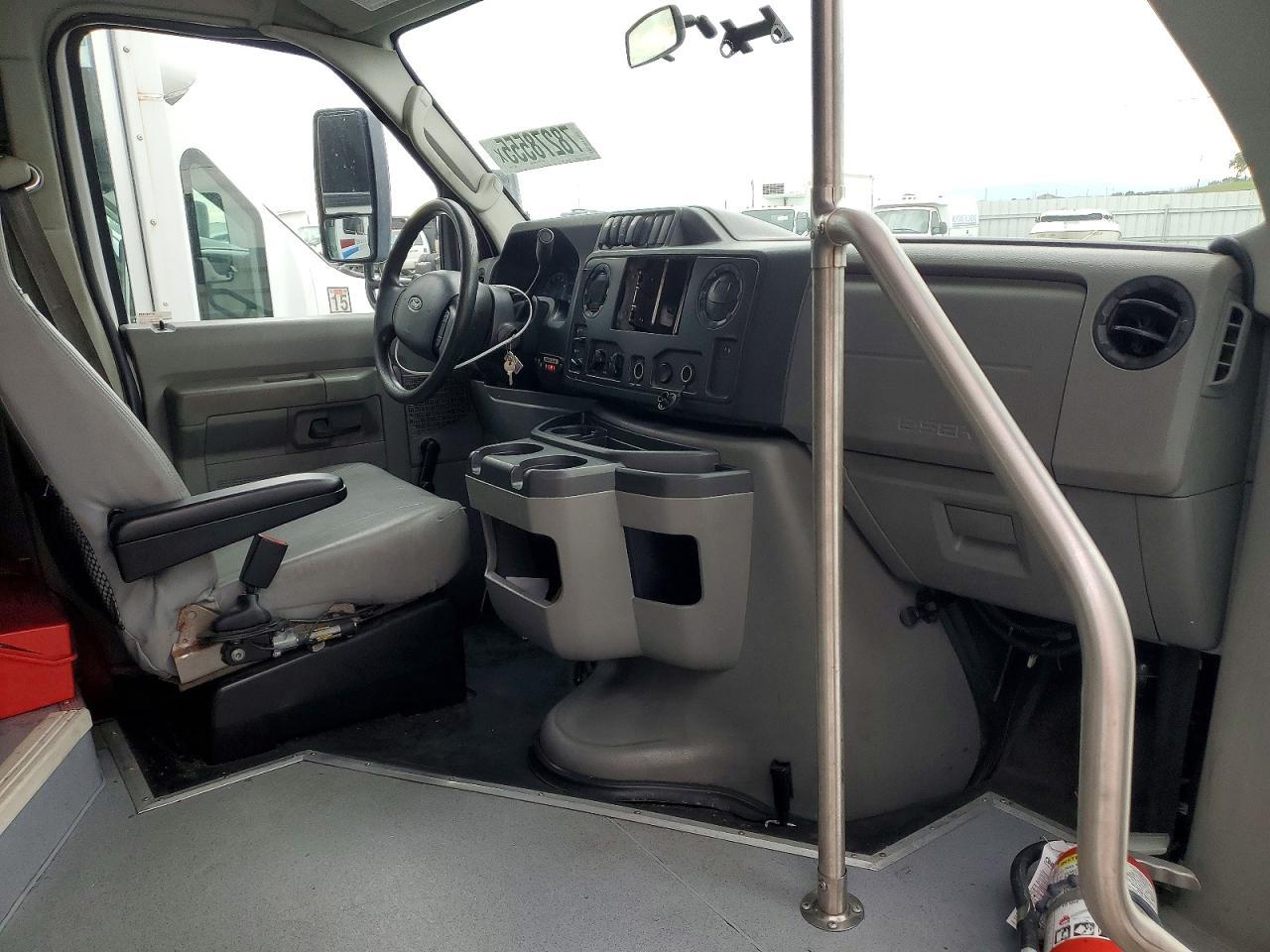 2017 Ford Econoline-Bus