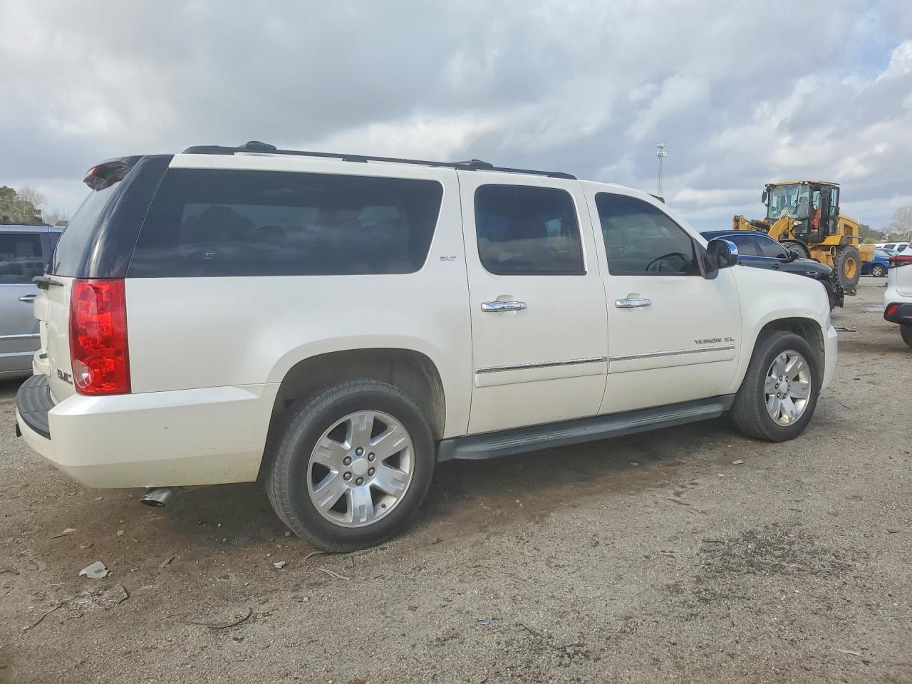 2011 GMC Yukon xl C1500 slt