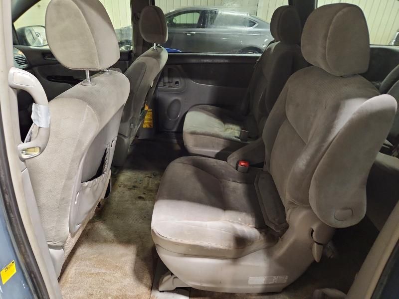 2005 Toyota Sienna le 7 Passenger