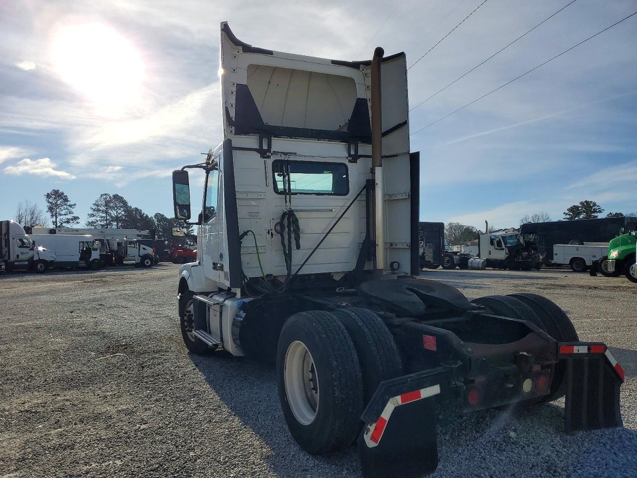 2017 Volvo VNL Semi Truck