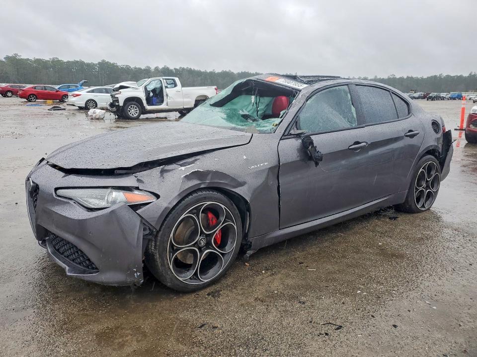 2022 Alfa Romeo Giulia Super