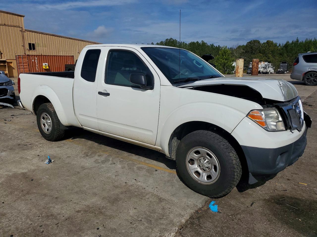 2016 Nissan Frontier s