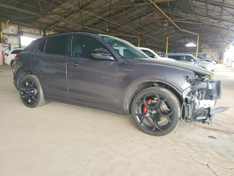 2022 Alfa Romeo Stelvio ti