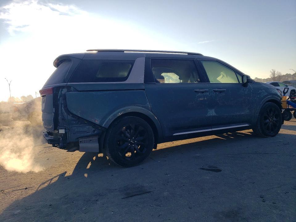 2023 KIA Carnival sx