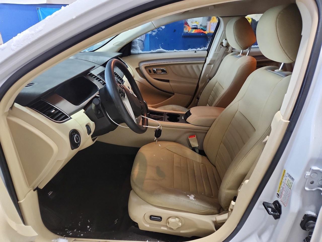 2015 Ford Taurus se