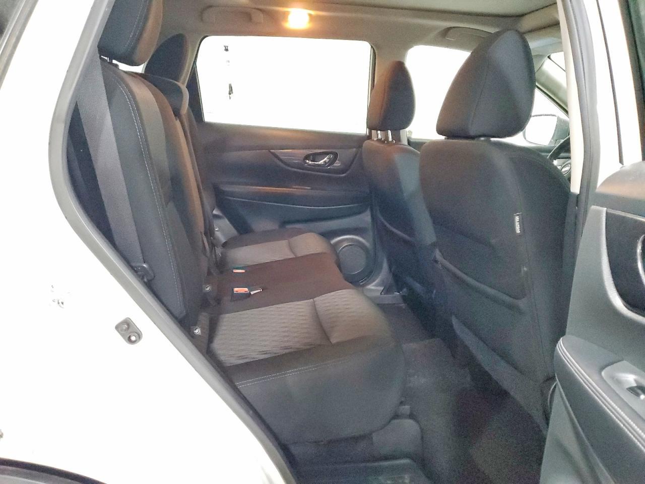2017 Nissan Rogue sv