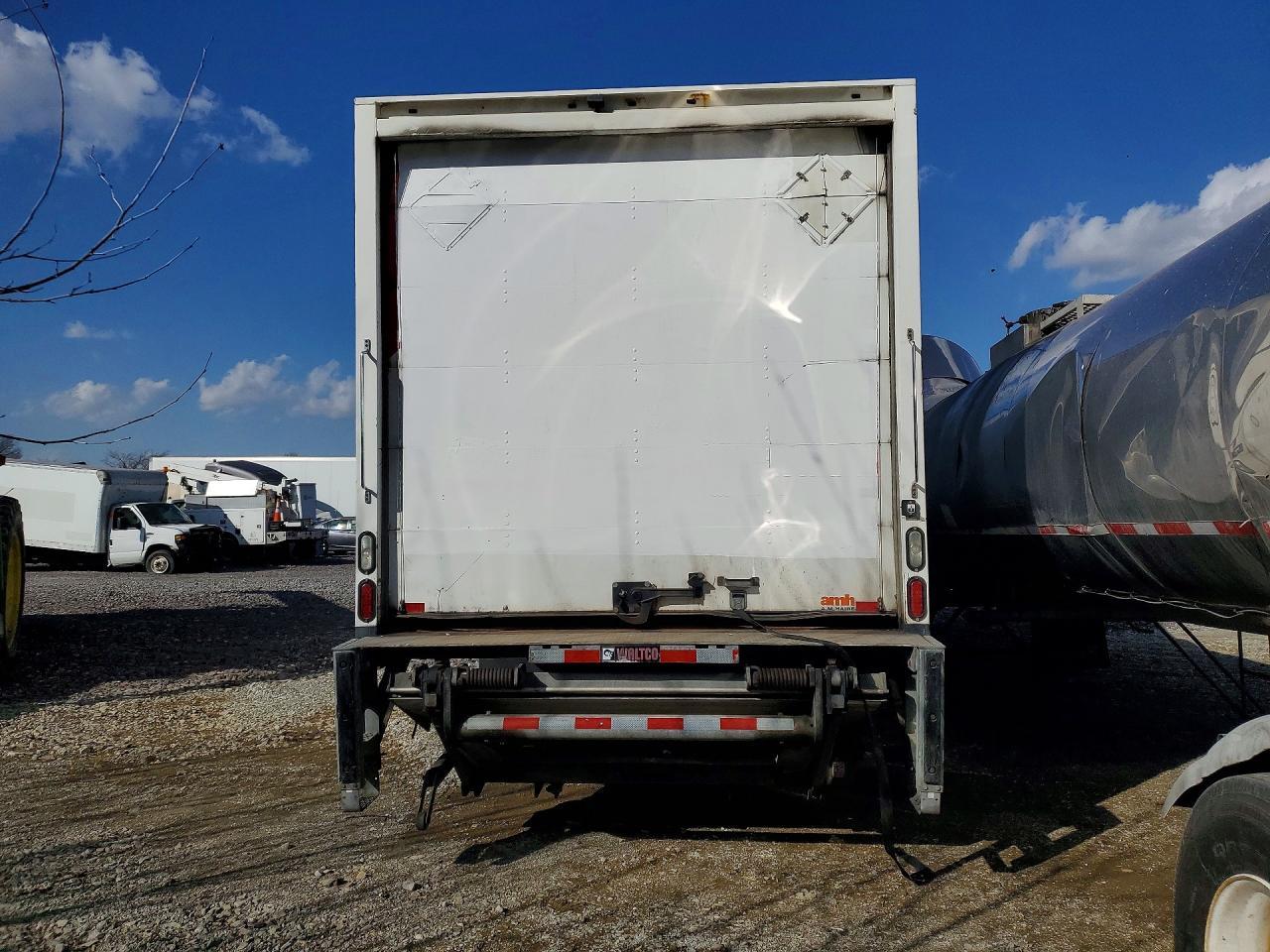 2017 Freightliner Business Class M2 BOX Truck
