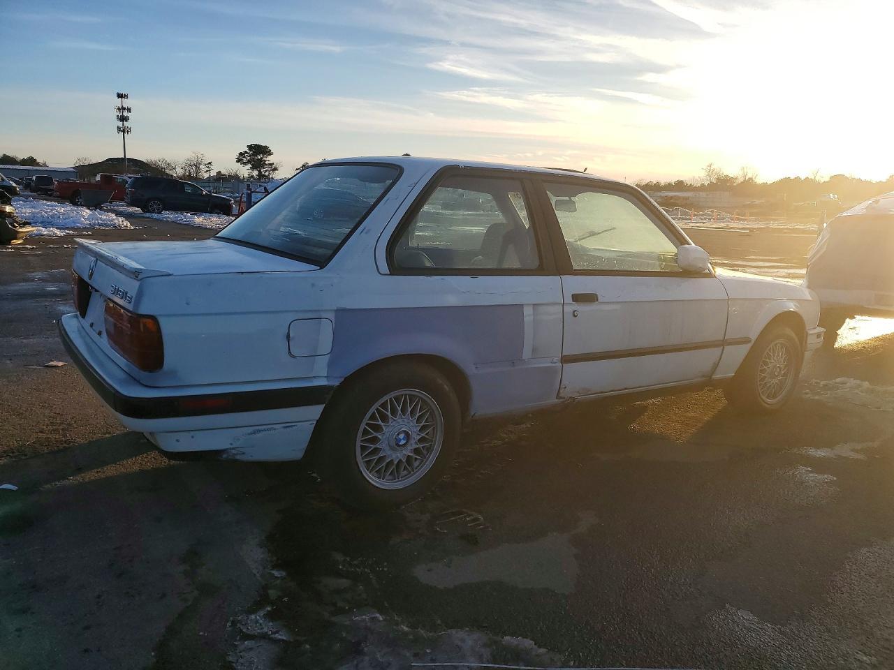 1991 BMW 318 is