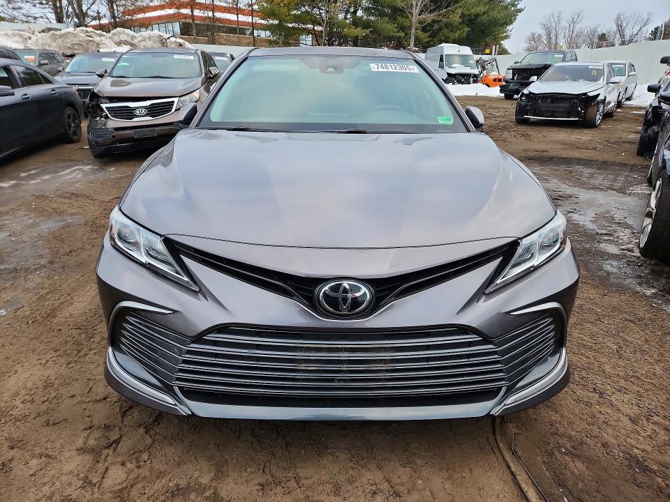 2022 Toyota Camry le