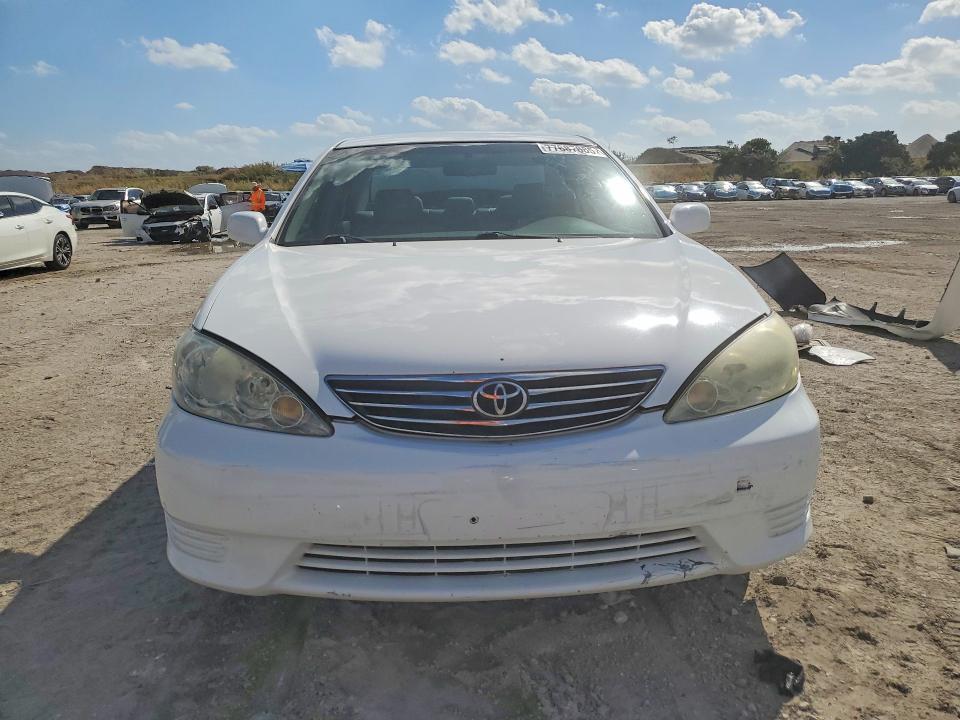 2005 Toyota Camry le