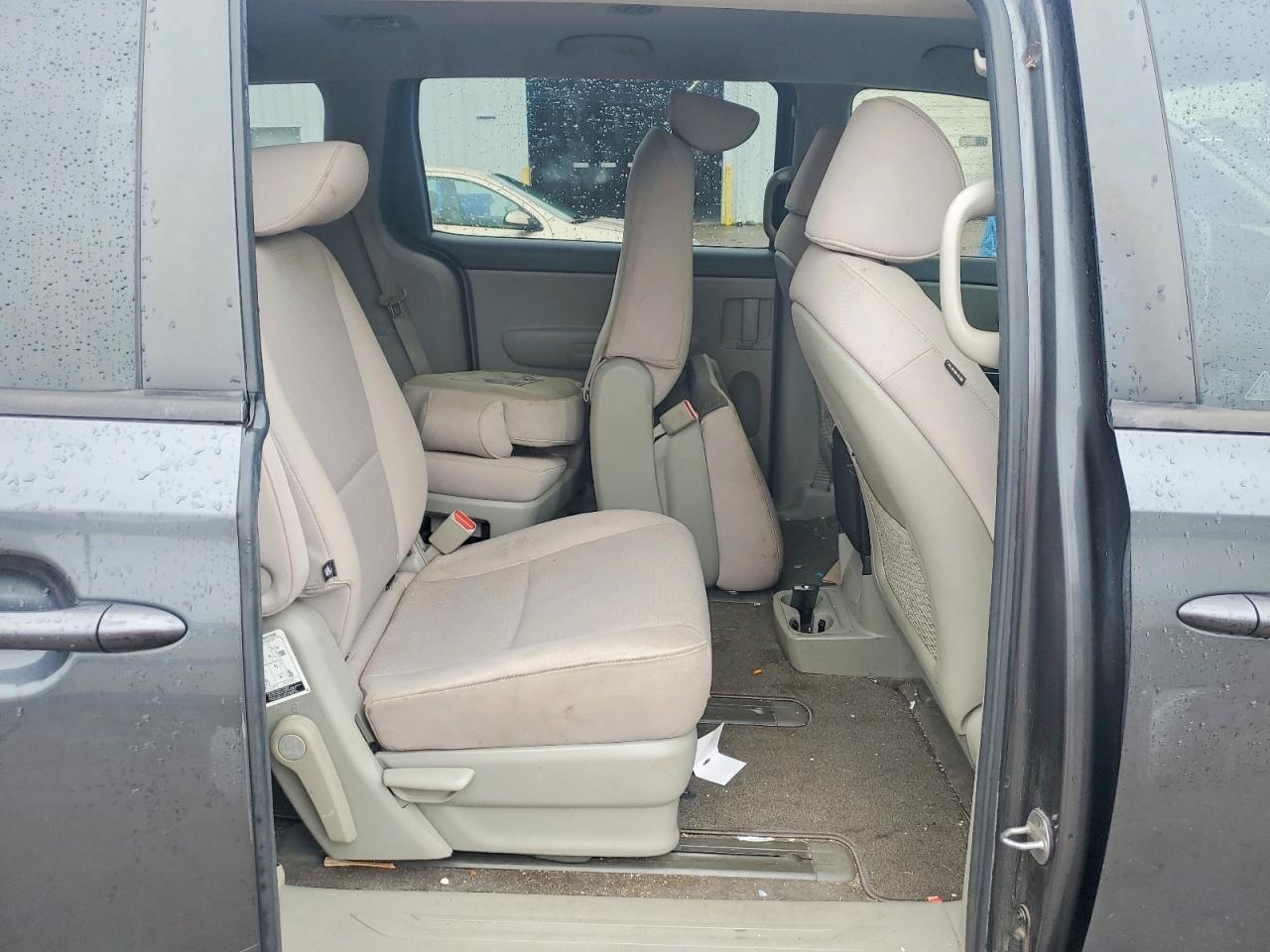 2016 KIA Sedona lx