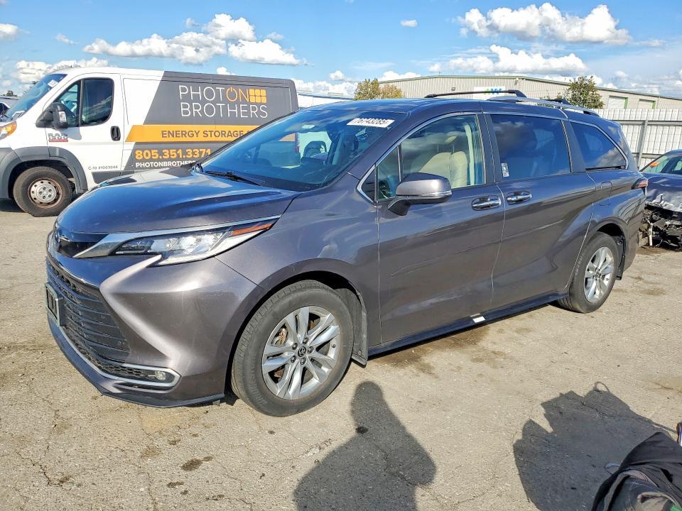 2022 Toyota Sienna Limited