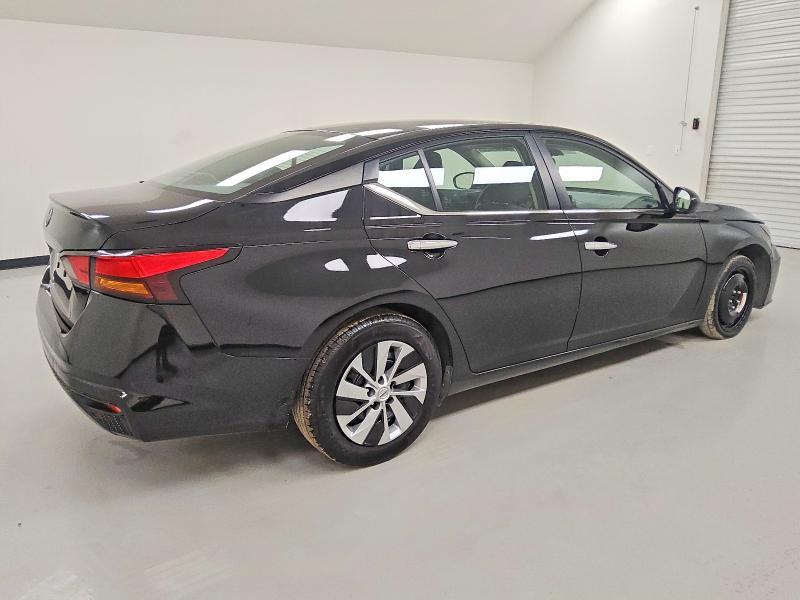 2023 Nissan Altima s