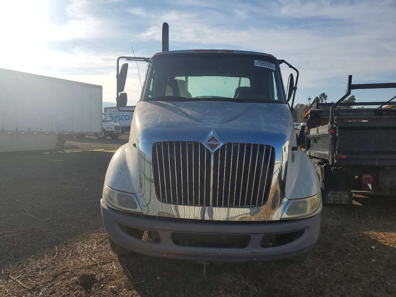 2013 International 8600 Semi Truck