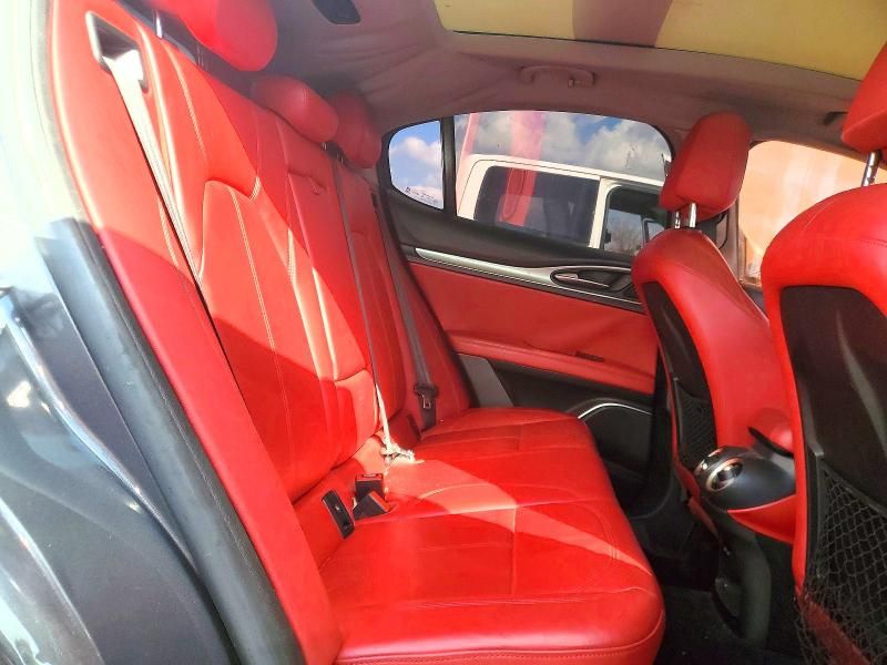 2018 Alfa Romeo Stelvio Sport