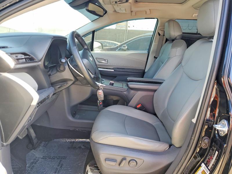 2021 Toyota Sienna xle