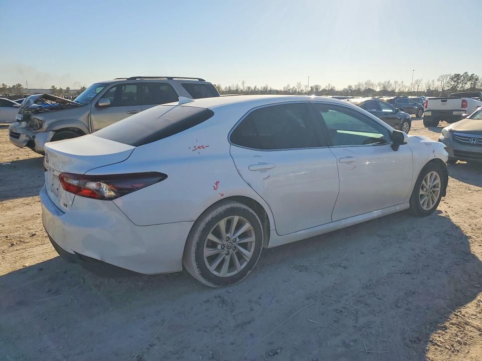 2021 Toyota Camry le