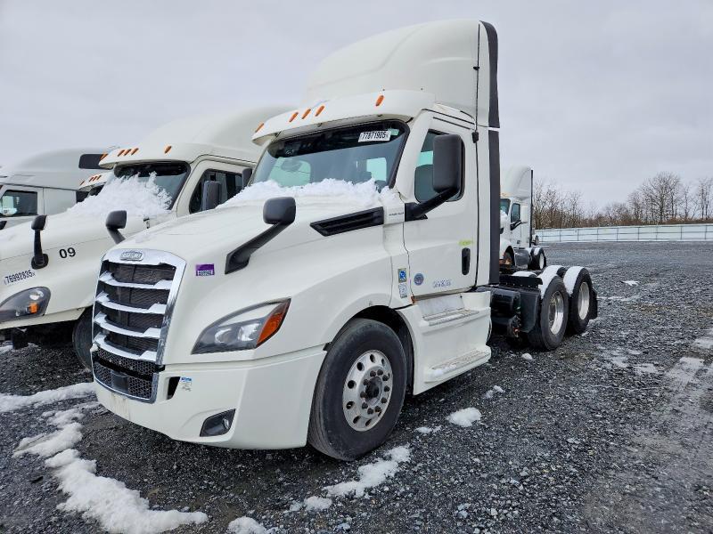 2020 Freightliner Cascadia 126 Semi Truck